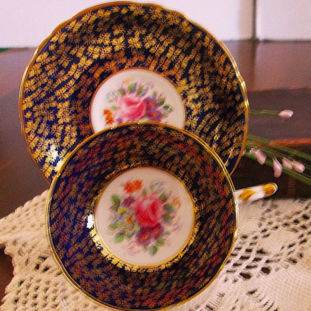 Paragon by Appointment to Her Majesty the Queen China Potters fine bone china En